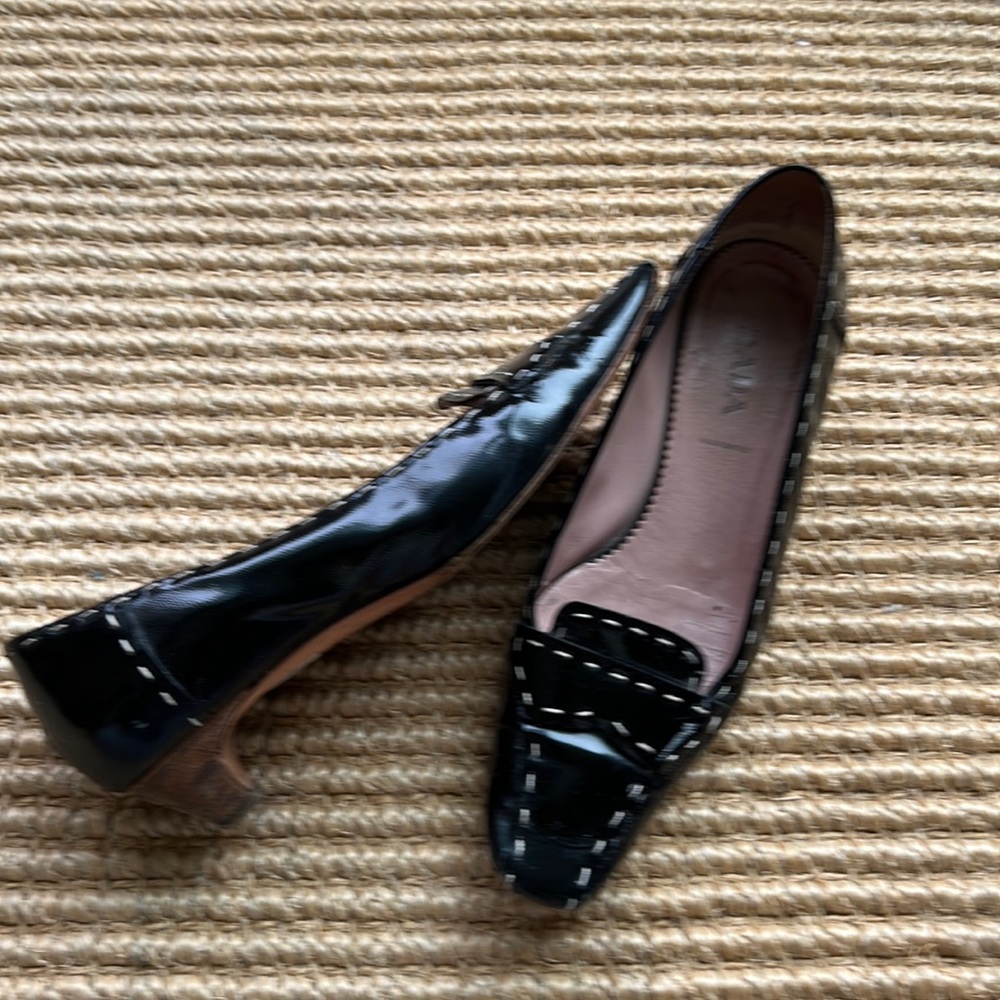Prada patent leather black block kitten heel SZ 37